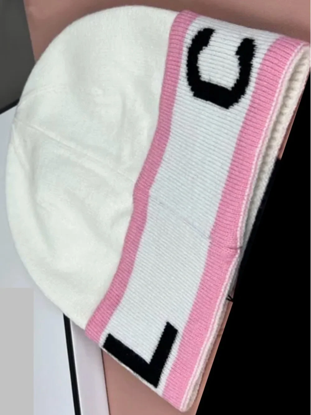 ⛸️❄️🆕 CHANEL logo Knit Beanie ⛸️🩷